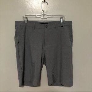 Travis Mathew Shorts Grey Stripes 36